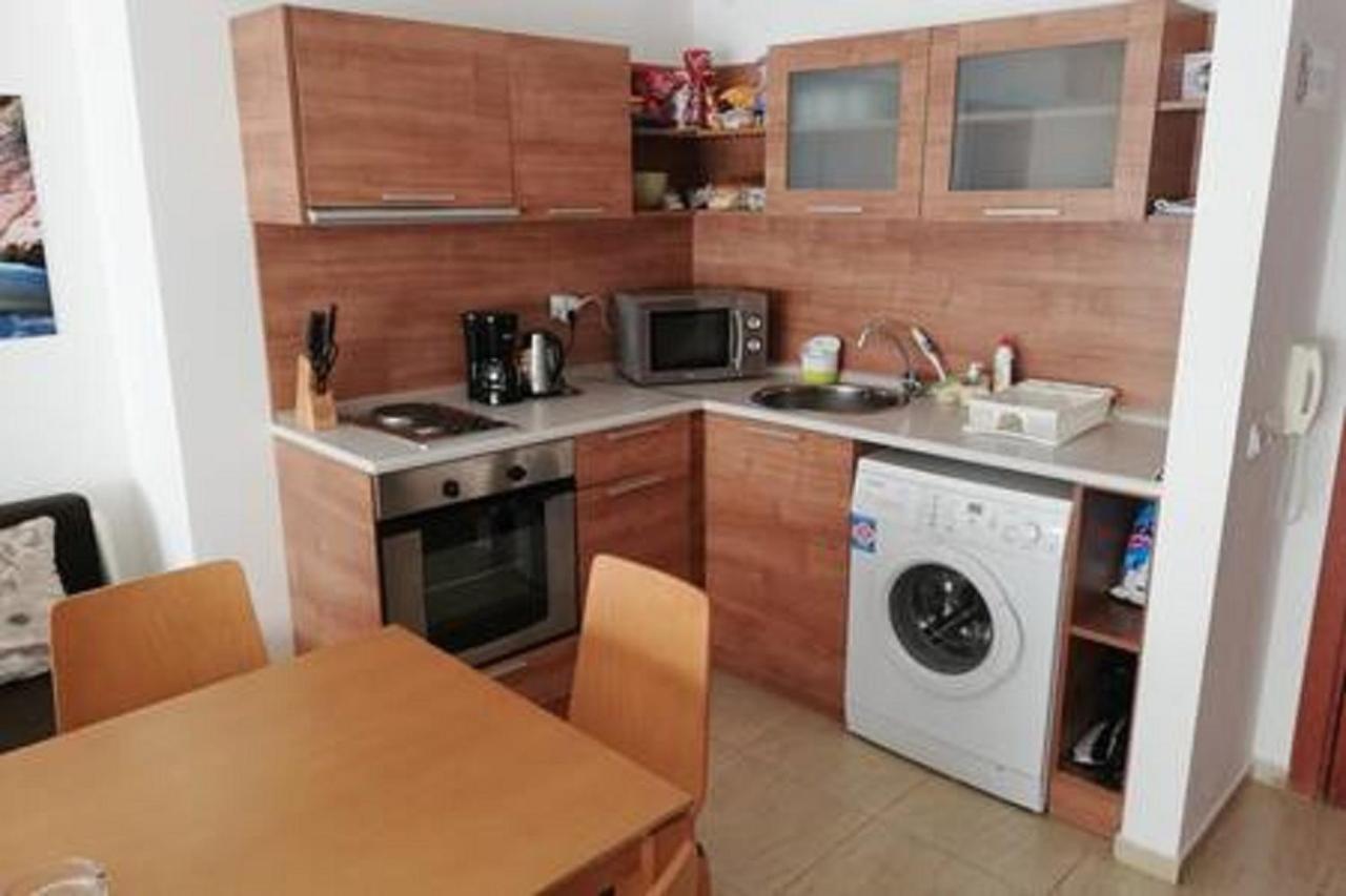 Yves 2 Bed Apart At Sun Village Sunny Beach Not Far Away From The Sea Eksteriør bilde