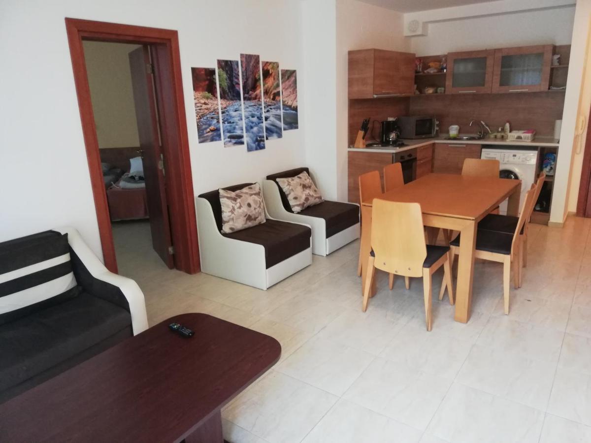 Yves 2 Bed Apart At Sun Village Sunny Beach Not Far Away From The Sea Eksteriør bilde