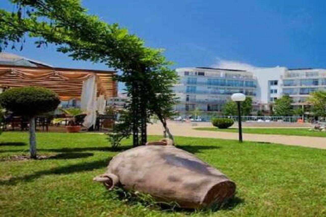 Yves 2 Bed Apart At Sun Village Sunny Beach Not Far Away From The Sea Eksteriør bilde