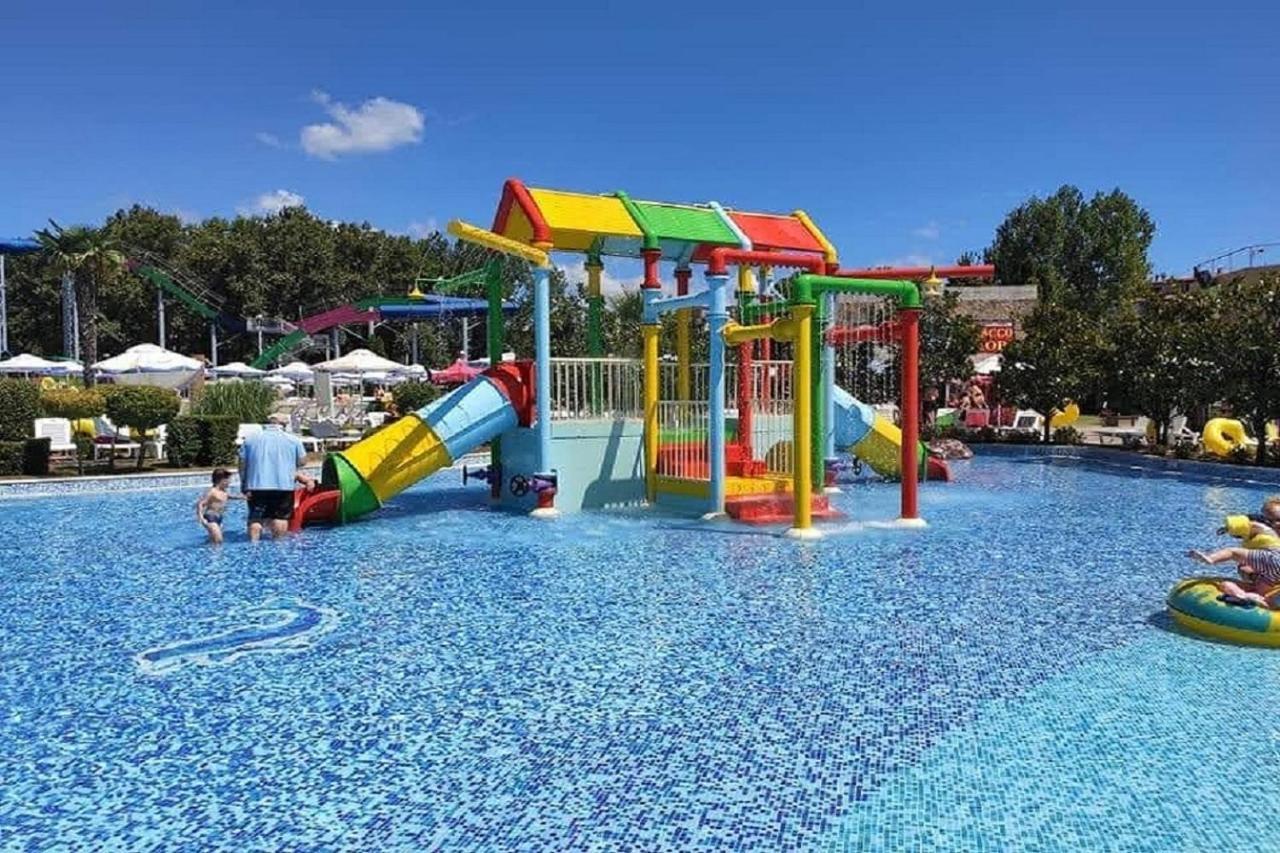 Yves 2 Bed Apart At Sun Village Sunny Beach Not Far Away From The Sea Eksteriør bilde